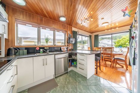 Photo of property in 30 Matthews Road, Wainuiomata, Lower Hutt, 5014