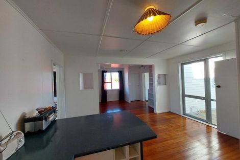 Photo of property in 132 Pioneer Road, Moturoa, New Plymouth, 4310