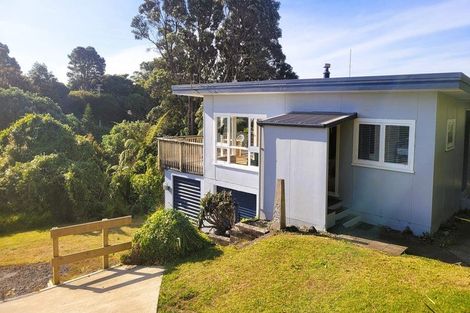 Photo of property in 12 Takarei Terrace, Mokau, 4376