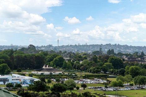 Photo of property in 2/42 Mccahill Views, Botany Downs, Auckland, 2010