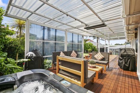 Photo of property in 53 Govett Avenue, Frankleigh Park, New Plymouth, 4310