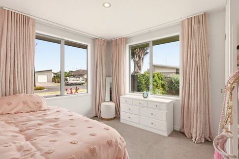 Photo of property in 11 Coutts Street, Papamoa Beach, Papamoa, 3118