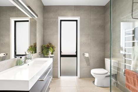 Photo of property in 21 Valley Crescent, Wanaka, 9305