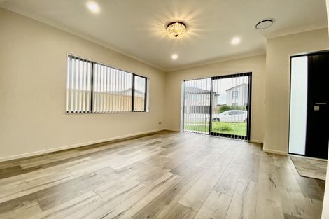 Photo of property in 5 Cloonlyon Drive, Flat Bush, Auckland, 2019