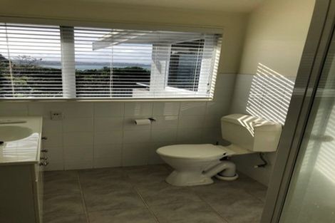 Photo of property in 4 Portal Place, Murrays Bay, Auckland, 0630