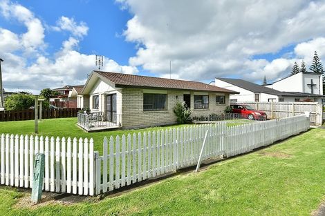 Photo of property in 3 Centreway Road, Orewa, 0931