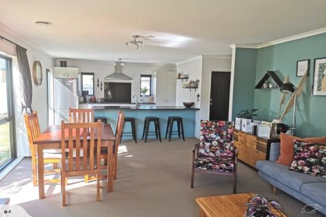 Photo of property in 5 Sun Valley Way, Wainuiomata, Lower Hutt, 5014