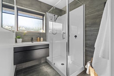 Photo of property in 2/99 Riverside Road, Orewa, 0931