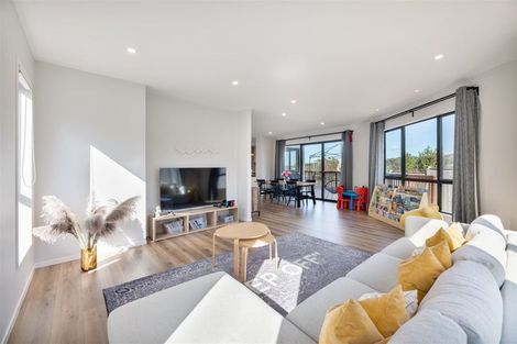 Photo of property in 25 Tautoru Avenue, Orewa, 0931