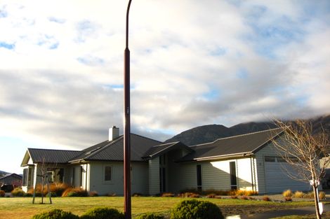 Photo of property in 1 Luna Place, Lake Hayes, Queenstown, 9304