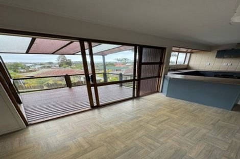 Photo of property in 11 Ian Place, Glendene, Auckland, 0602