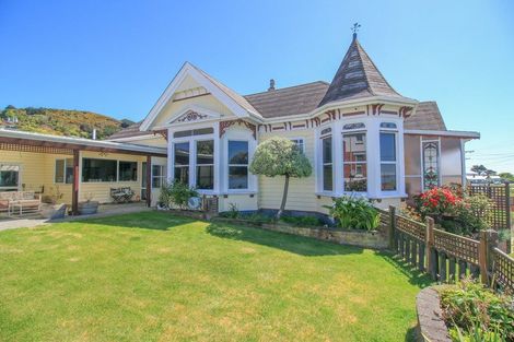 Photo of property in 160 Marine Parade, Bluff, 9814