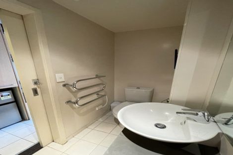 Photo of property in 65 Lauderdale Road, Birkdale, Auckland, 0626