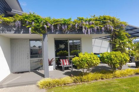 Photo of property in 20 Roseberry Place, Whitianga, 3510
