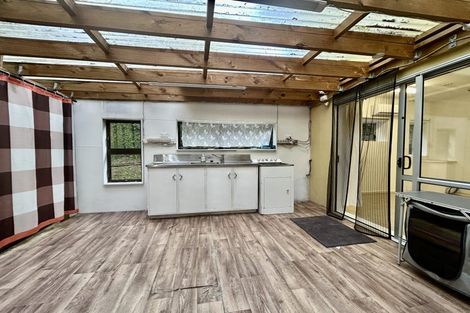 Photo of property in 25 Trias Road, Totara Vale, Auckland, 0629
