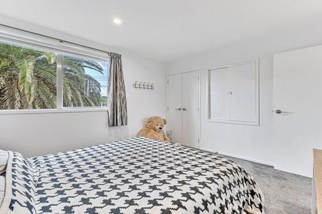 Photo of property in 2/24 Kelwyn Road, Kelston, Auckland, 0602