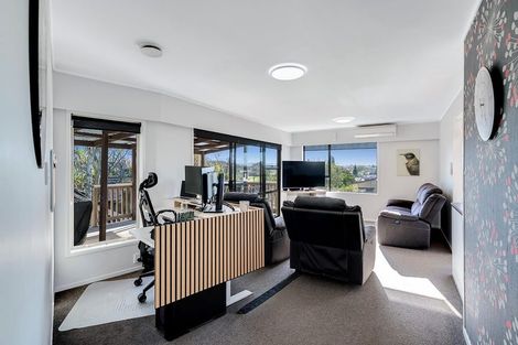 Photo of property in 15 Amanda Avenue, Dinsdale, Hamilton, 3204