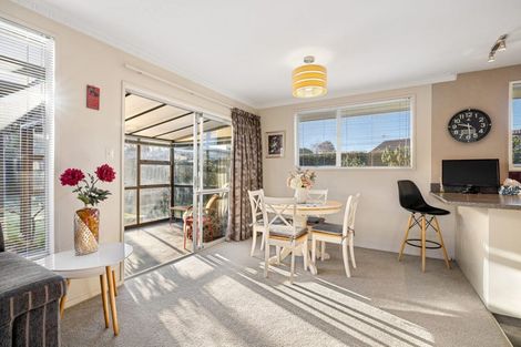 Photo of property in 96 Englefield Road, Northwood, Christchurch, 8051