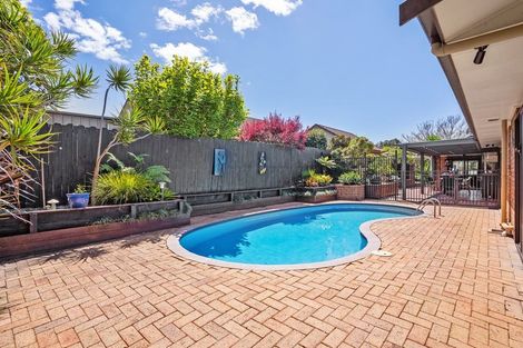 Photo of property in 10 St Simon Place, Botany Downs, Auckland, 2010