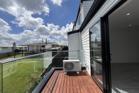 Photo of property in 8/18 Sylvan Crescent, Te Atatu South, Auckland, 0610