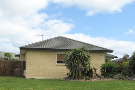 Photo of property in 47 Maesbury Close, Papamoa Beach, Papamoa, 3118