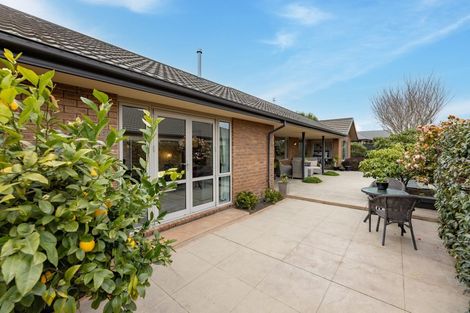 Photo of property in 92 Willowview Drive, Redwood, Christchurch, 8051