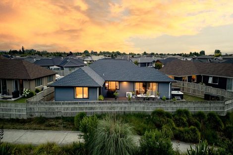 Photo of property in 16 Hehan Close, Cambridge, 3434