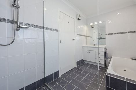 Photo of property in 77b Beach Road, Otumoetai, Tauranga, 3110