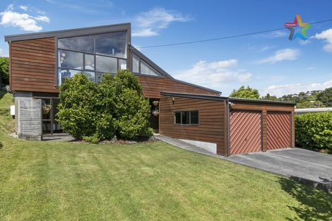 Photo of property in 7 Pekanga Road, Normandale, Lower Hutt, 5010