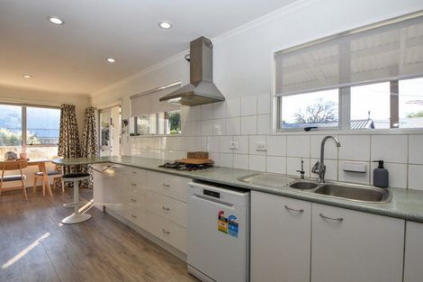 Photo of property in 22 Fisher Place, Carterton, 5713