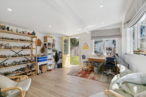 Photo of property in 201 Onepu Road, Lyall Bay, Wellington, 6022