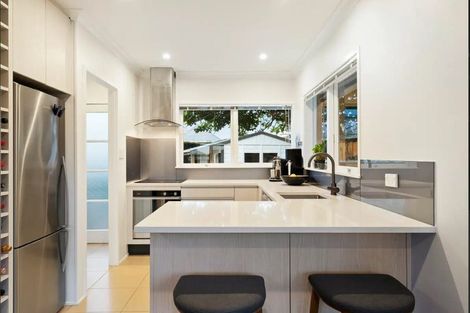 Photo of property in 2/10 Princes Street, Northcote Point, Auckland, 0627
