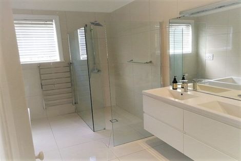 Photo of property in 18 Trinidad Road, Sunnynook, Auckland, 0620