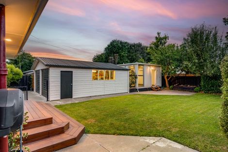 Photo of property in 17 Liverton Crescent, Bishopdale, Christchurch, 8053