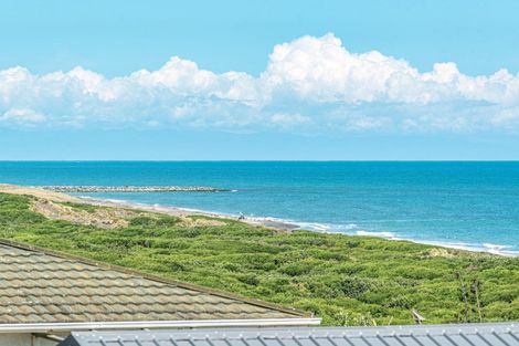 Photo of property in 2 Kapiti Terrace, Castlecliff, Whanganui, 4501