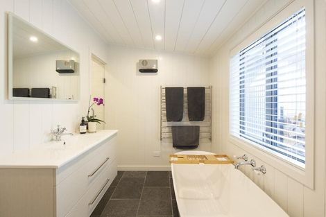 Photo of property in 32 Flynn Lane, Arrowtown, 9302