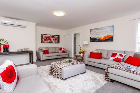 Photo of property in 16 Hinerau Street, Henderson, Auckland, 0612
