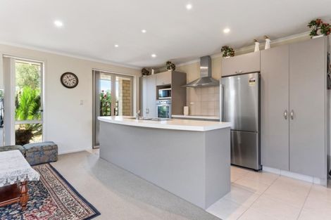 Photo of property in 94 Doncaster Drive, Papamoa Beach, Papamoa, 3118