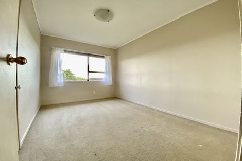 Photo of property in 12 Melia Grove, Goodwood Heights, Auckland, 2105