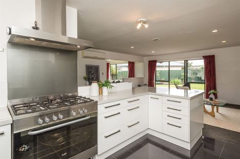 Photo of property in 18 Innisfree Place, Northwood, Christchurch, 8051