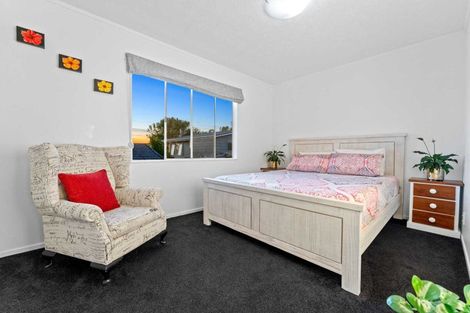 Photo of property in 5 Sispara Place, Beach Haven, Auckland, 0626