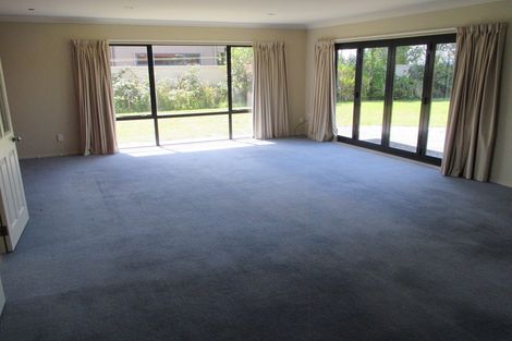 Photo of property in 35 Ruapehu Drive, Fitzherbert, Palmerston North, 4410