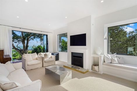 Photo of property in 10 Zita Avenue, Matakatia, Whangaparaoa, 0930