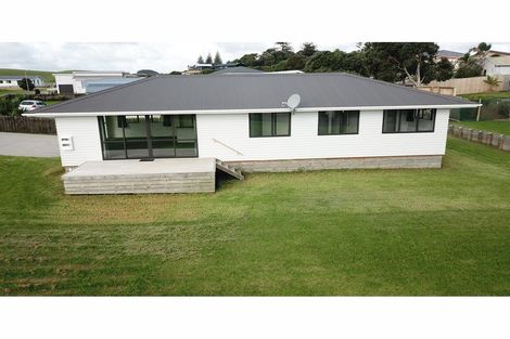Photo of property in 27 Sunset Drive, Baylys Beach, Dargaville, 0377