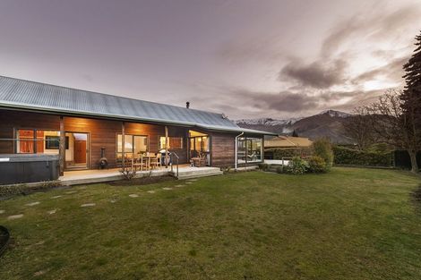 Photo of property in 152 Beacon Point Road, Wanaka, 9305