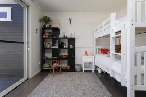 Photo of property in 21 Pukenamu Road, Rainbow Point, Taupo, 3330