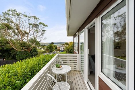 Photo of property in 1/15 Bloomsbury Grove, Newlands, Wellington, 6037