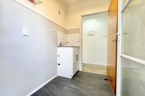 Photo of property in 1/7 Maunder Place, New Lynn, Auckland, 0600