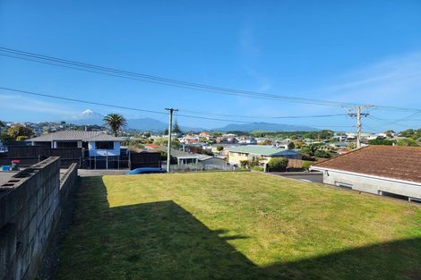 Photo of property in 31 Simons Street, Moturoa, New Plymouth, 4310