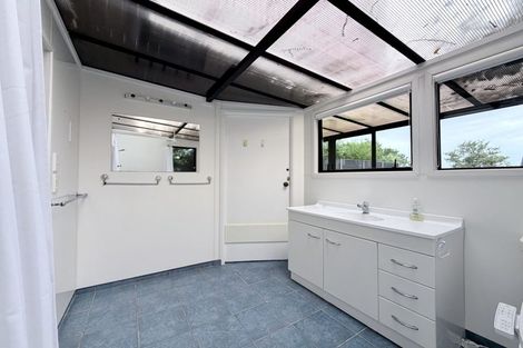 Photo of property in 2/14 Taharoto Road, Takapuna, Auckland, 0622